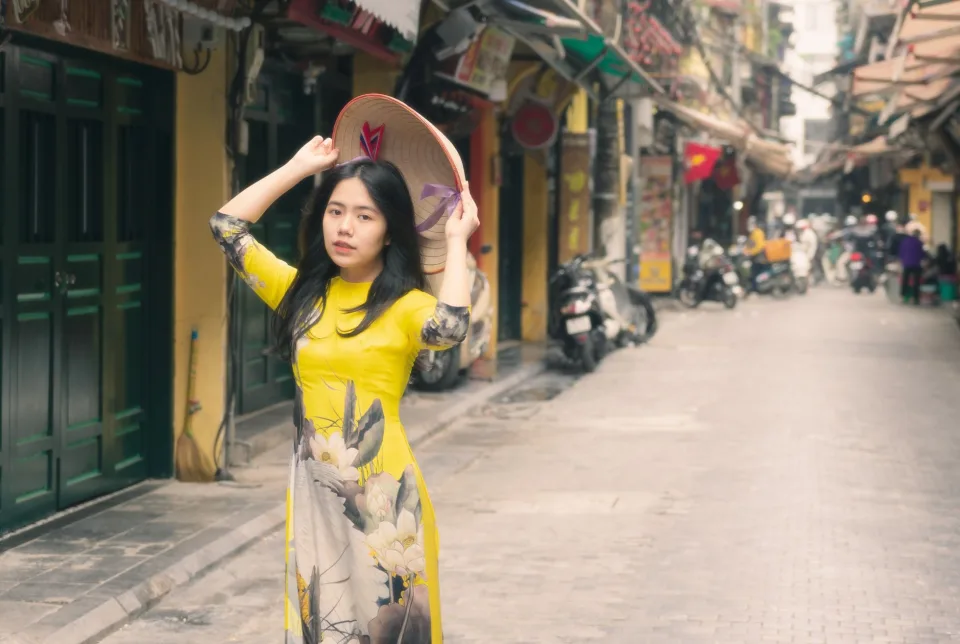 Dẫn chương trình toạ đàm sinh viên